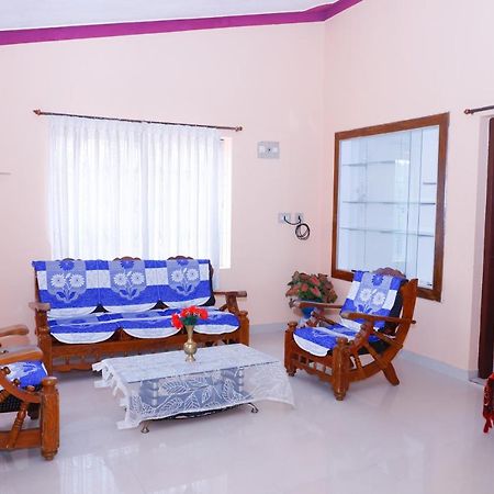 Giri'S Homestay Madikeri Eksteriør billede