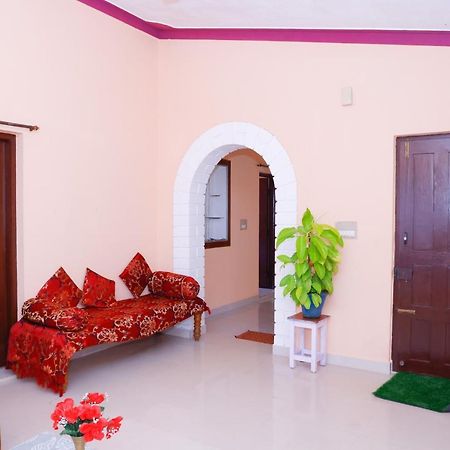 Giri'S Homestay Madikeri Eksteriør billede