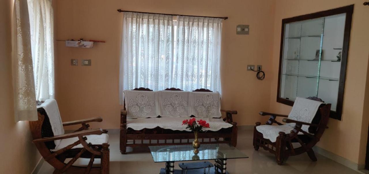 Giri'S Homestay Madikeri Eksteriør billede