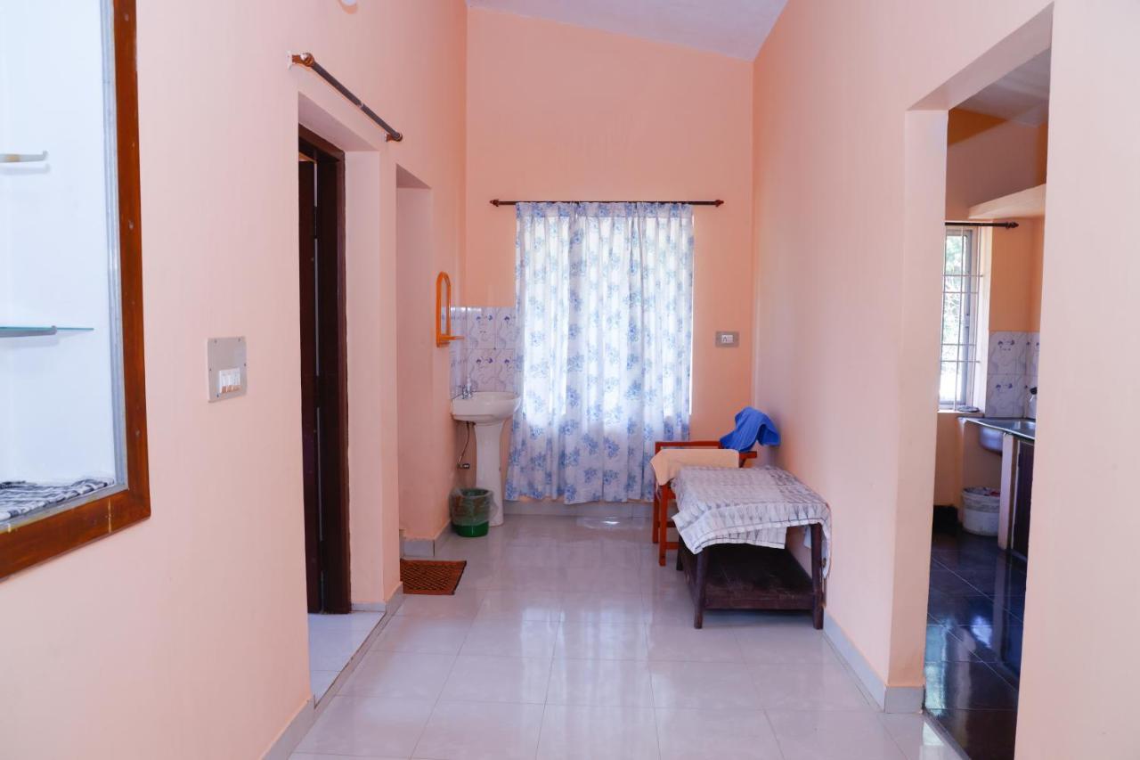 Giri'S Homestay Madikeri Eksteriør billede