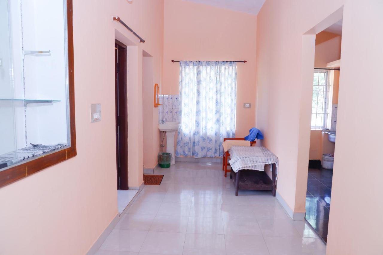 Giri'S Homestay Madikeri Eksteriør billede