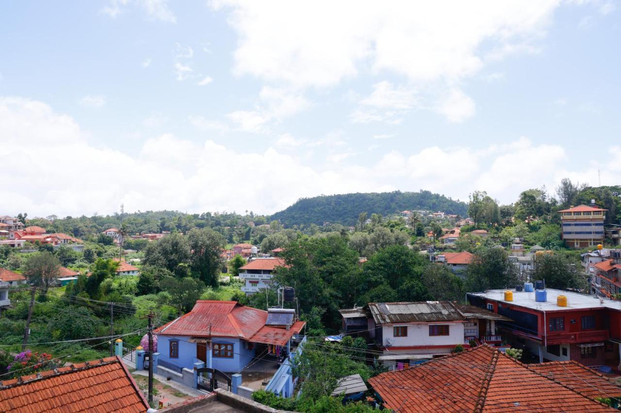 Giri'S Homestay Madikeri Eksteriør billede